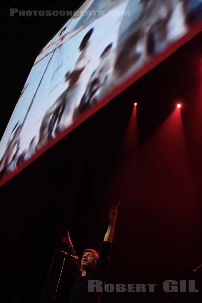 THE YOUNG GODS - 2009-12-05 - PARIS - Cite de la Musique - Franz Treichler